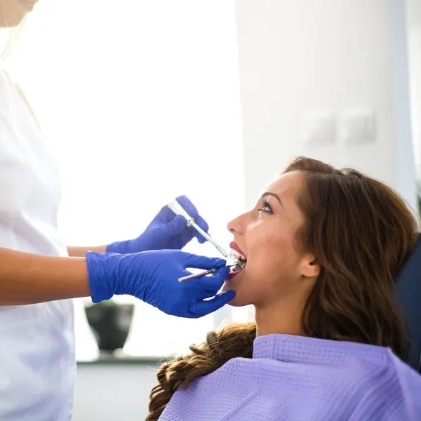 AirFlow tooth polishing in London